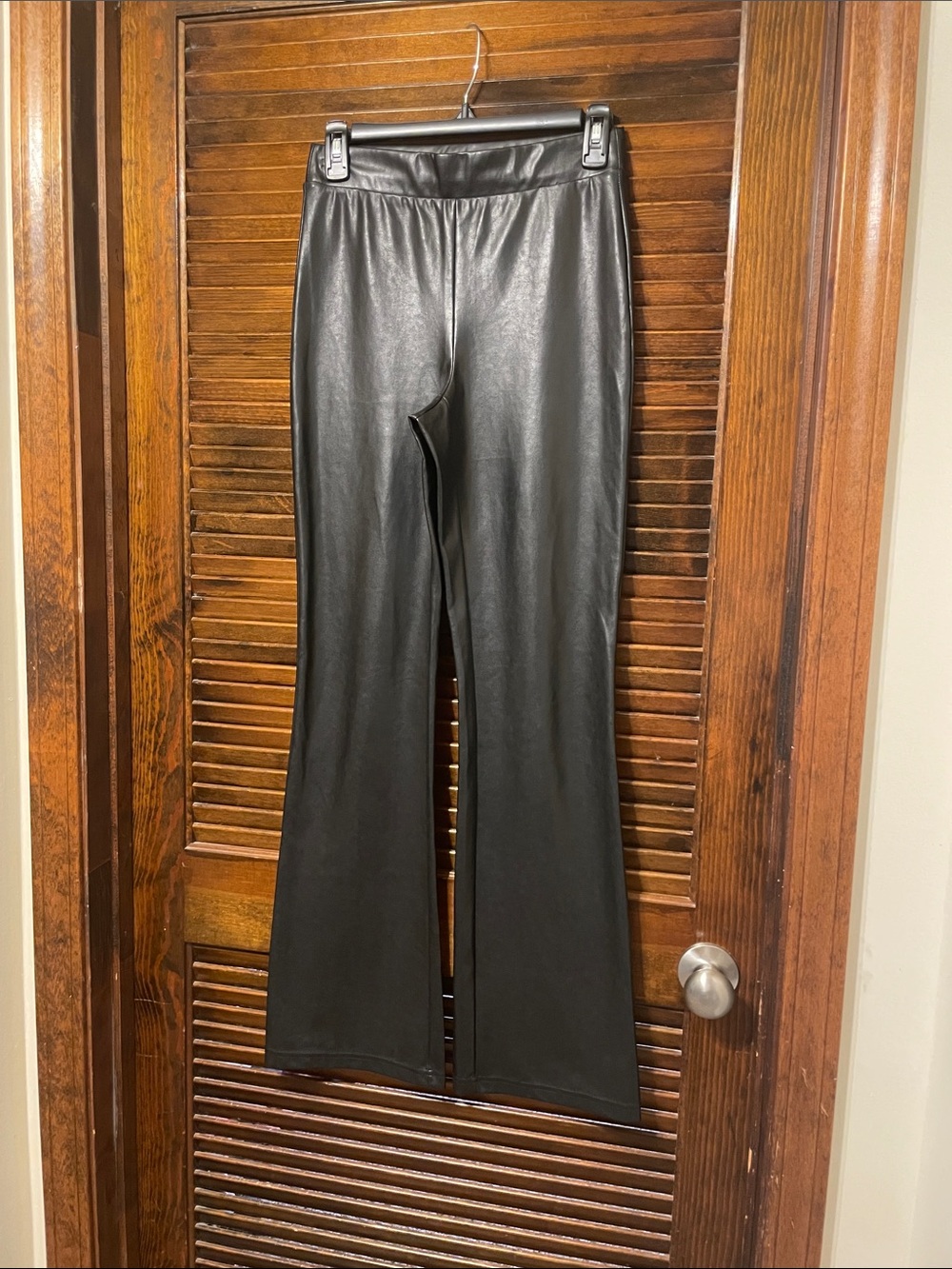Aritzia Ten by Babaton Black Upstage Faux Leather Pant - Picture 4 of 9